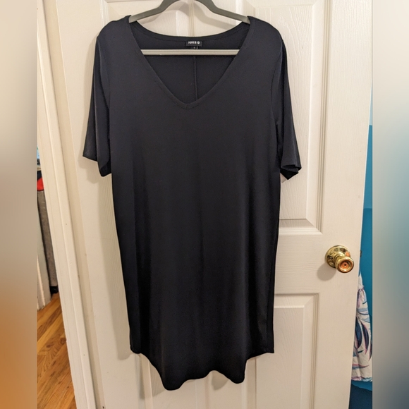 torrid Dresses & Skirts - Torrid black, curved hem dress, size 1X